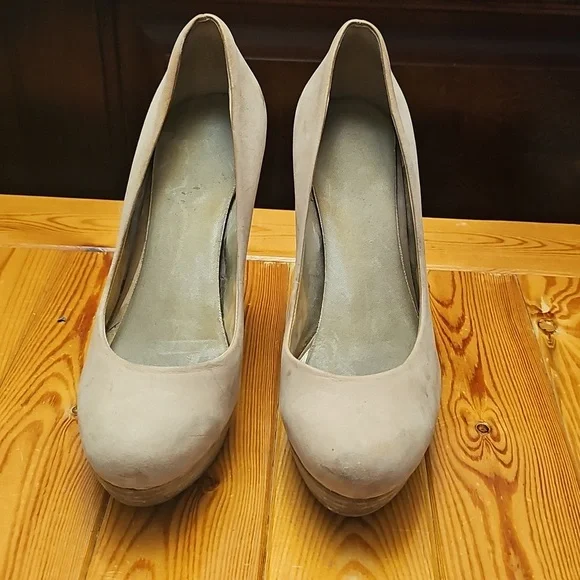 GUESS Tan Platform Heels - Picture 3 of 6